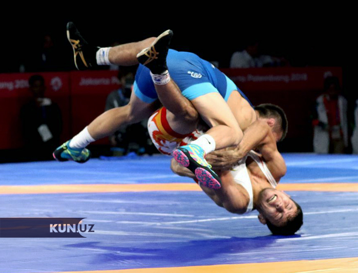 Eshak ichida porno jinsiy aloqa mashinasi Porno video va teginish